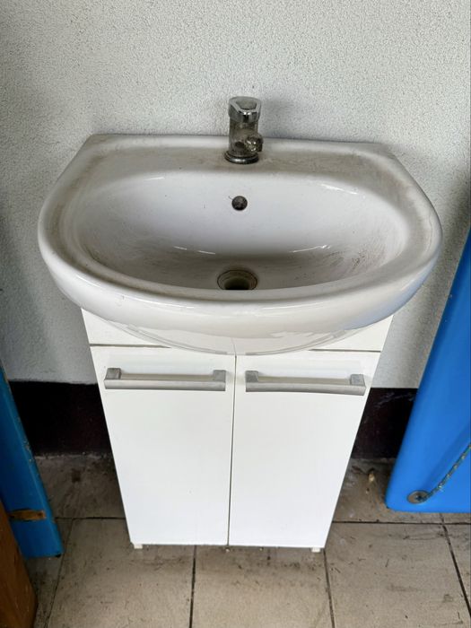 Sprzedam szafkę łazienkową z umywalką