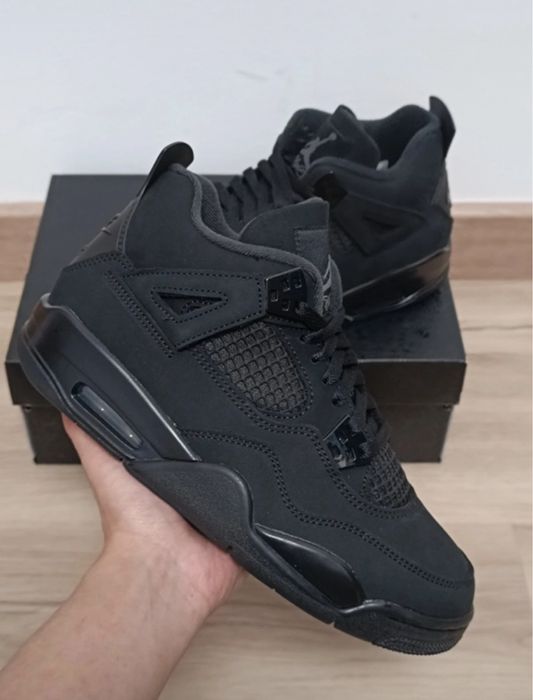 Jordan4 Pretos 42