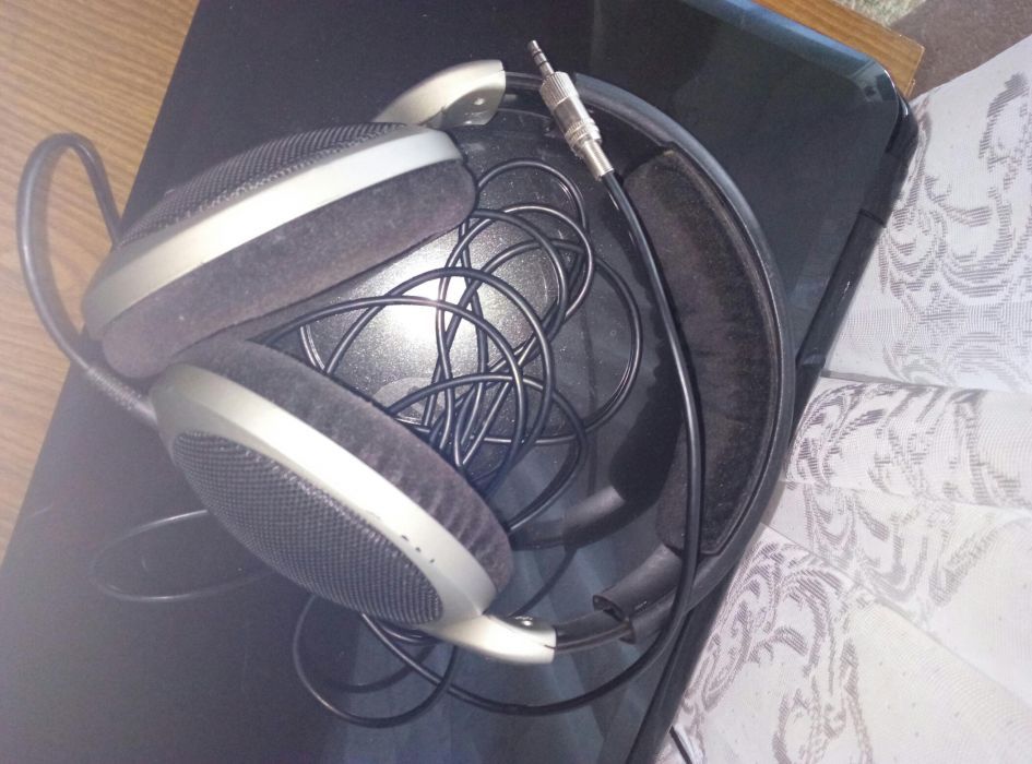 Продам наушники Sennheiser 555