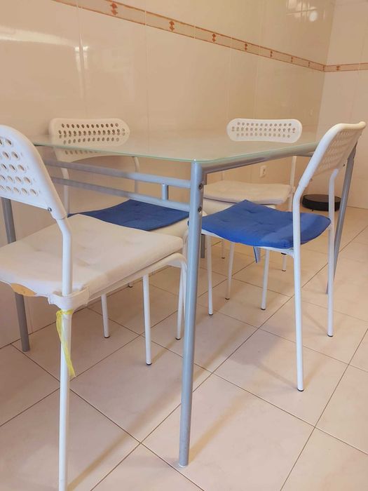 Mesa cozinha e 4 cadeiras IKEA
