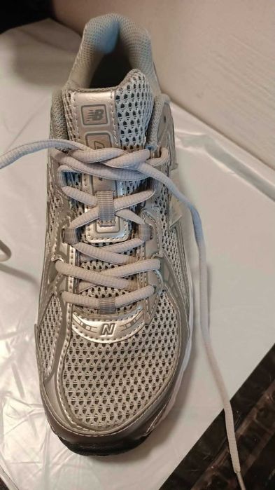 Jeden but lewy New Balance rozmiar 40