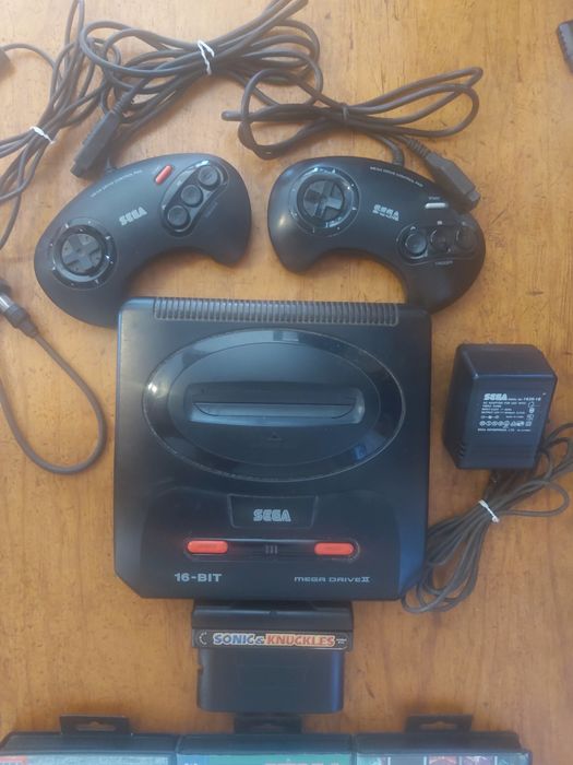 Mega drive ll com jogos e 2 comandos originais.