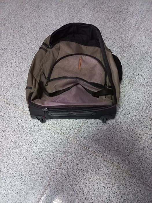 Várias mochilas tudo em bom estado