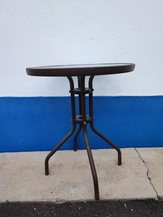 Round table with glass top64740749676929121