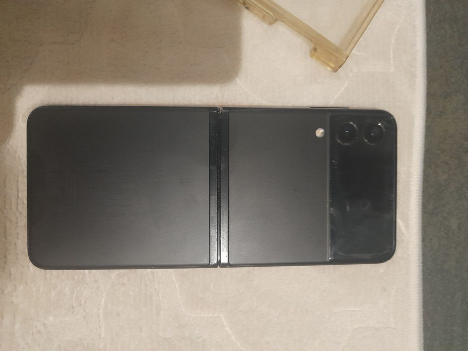 Samsung galaxy Z 3 flip