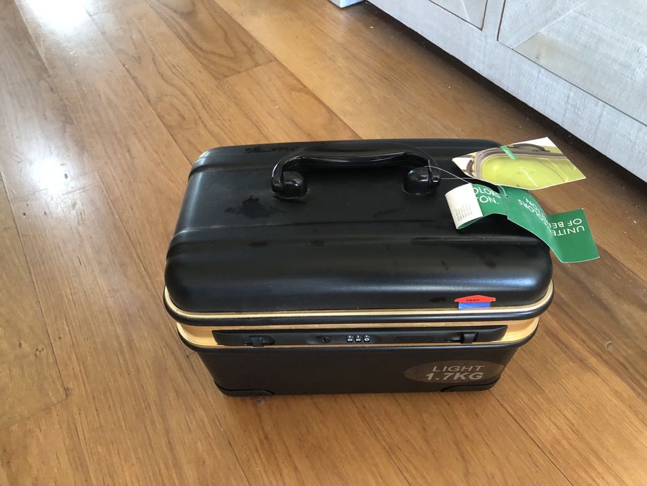 Necessaire Benetton novo