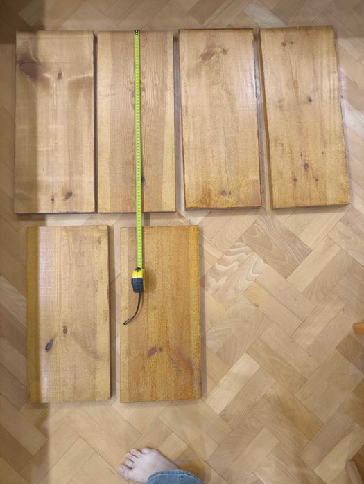 Deski sosnowe  pokryte lakierobejca