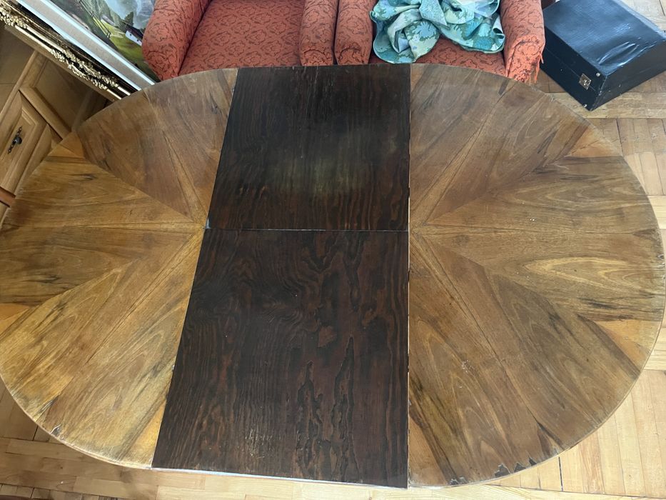 Stół okragły gesie nogi.