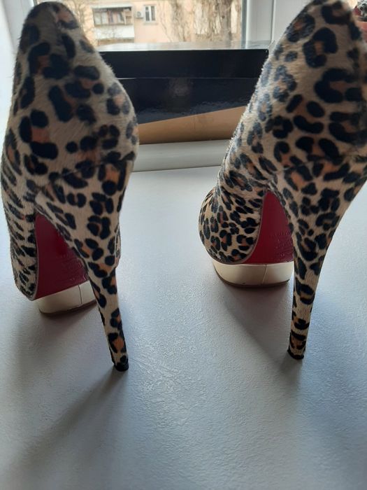 Туфли Лабутены 37 размер 180 гривен