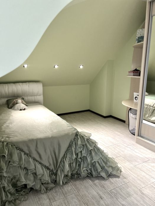 Продаж чудового будинку біля лісу