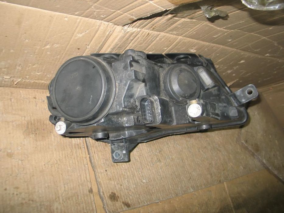 lampa przod vw passat b6 05-10r. 3c0941005s europa
