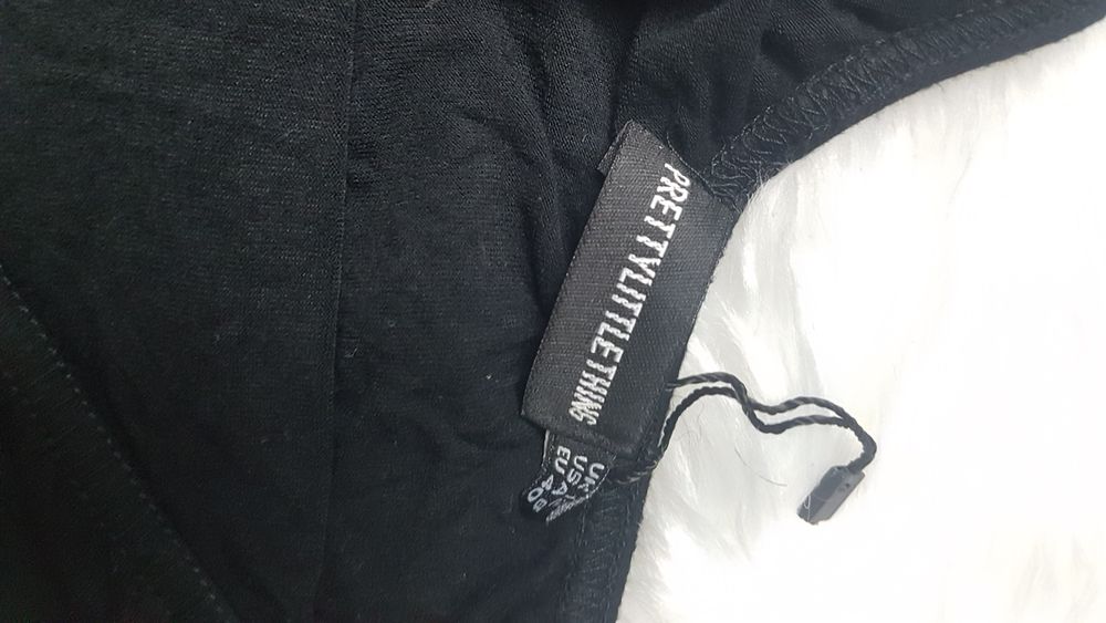 Czarne body PrettylittleThing wiskoza rozmiar M