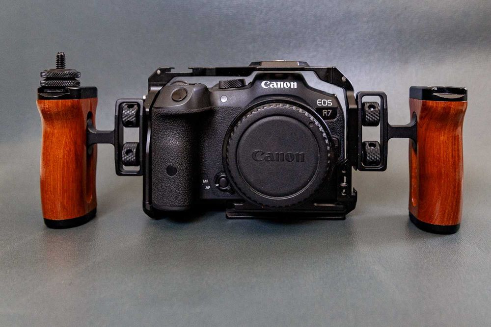 Canon EOS R7 - Poucos disparos, como nova