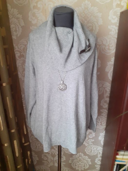 Чудовий, теплий світер! Розмір 58-62!