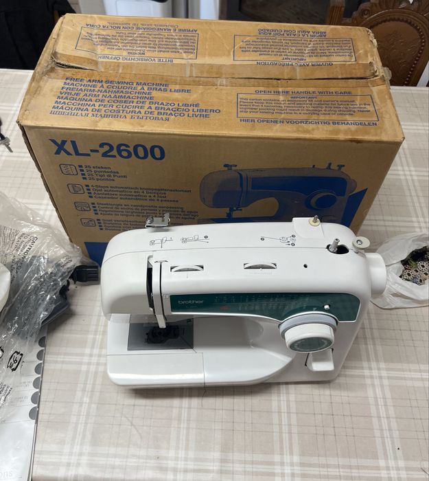 Máquina de Costura - Brother XL-2600