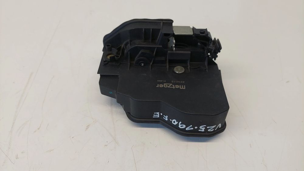 Fechadura / fecho porta frente esquerdo BMW 1 (F21)