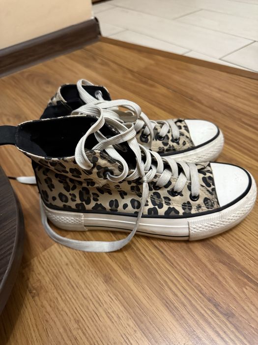 Кеди на дівчинку