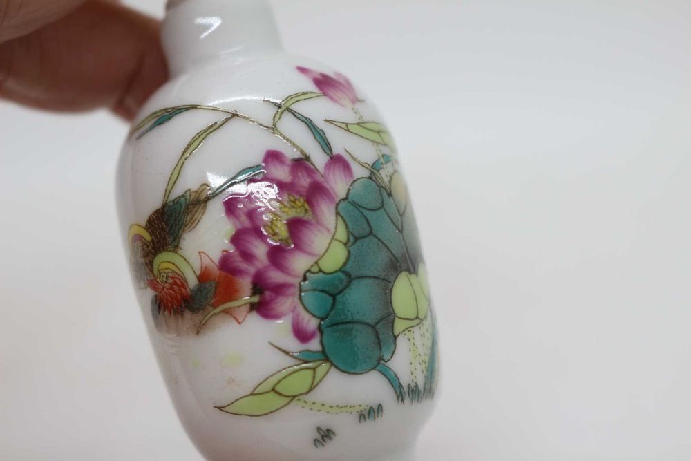 Snuff Bottle Porcelana Chinesa Família Rosa Kangxi Lotus marcada