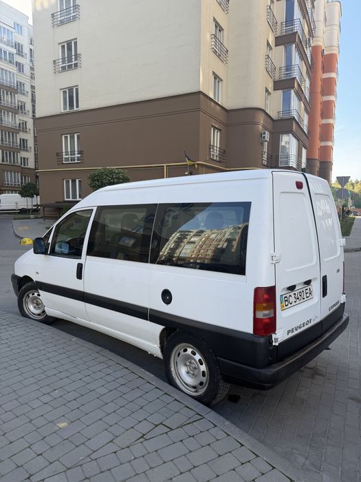 Продм хорошу мсімейну машинку