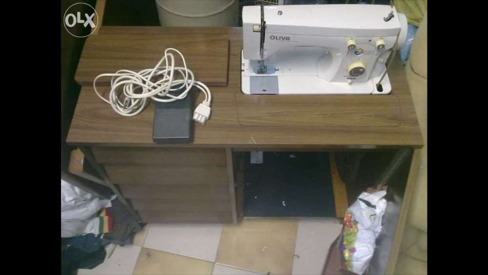 Maquina de costura Oliva mod V160 maxi 4000 movel original e impecavel