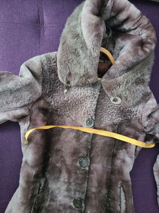 Шуба сіра натуральний мутон, капюшон норка