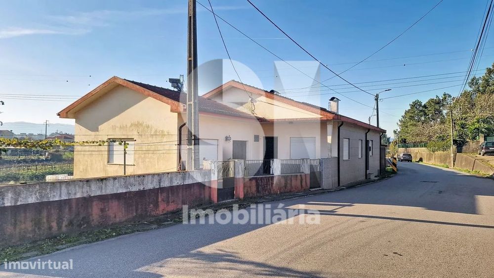 Moradia V3 Isolada com elevado potencial - Gandra - Paredes