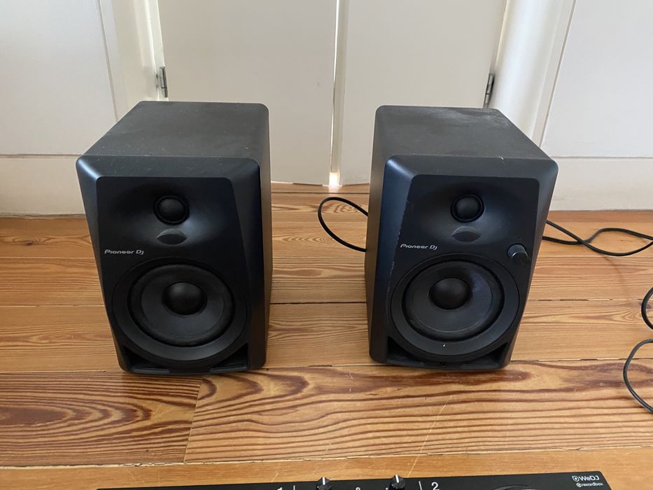 Kit DJ Completo Pioneer: DDJ-200 + Colunas DM-40 + Auscultadores