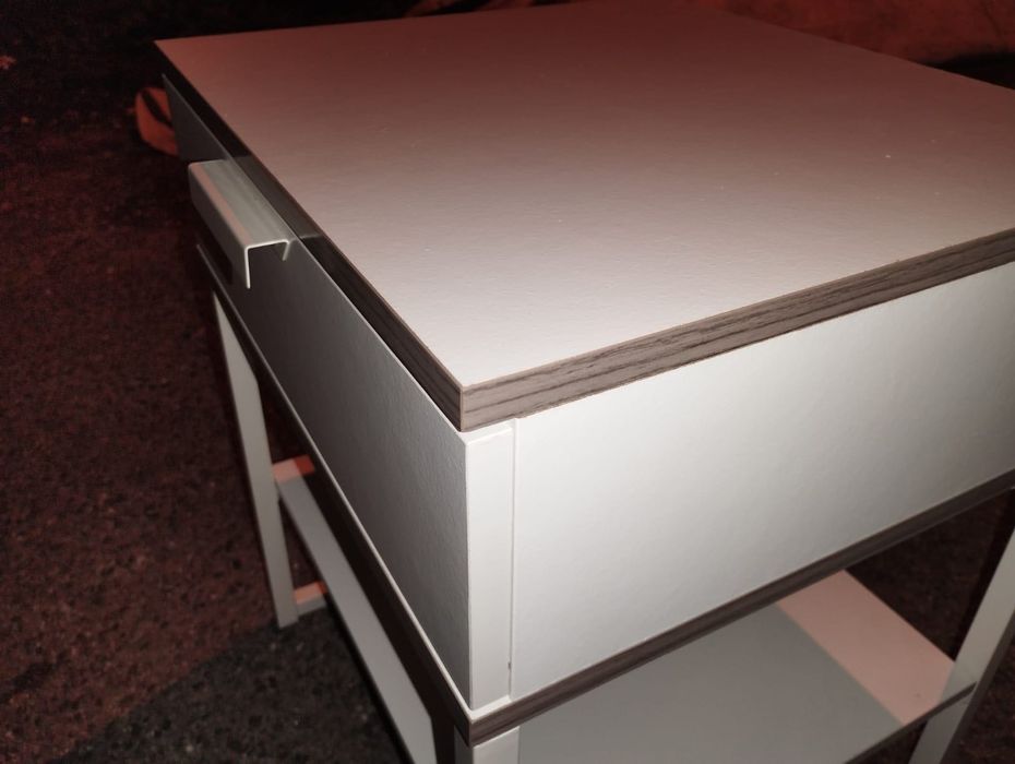 Mesa de cabeceira moderna- NOVA