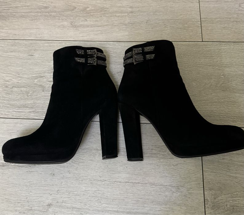 Ботильйони замшеві 37