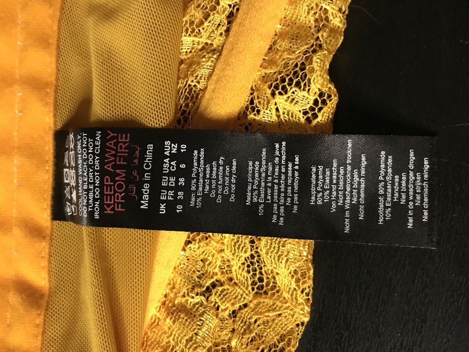 Помаранчевий корсет.