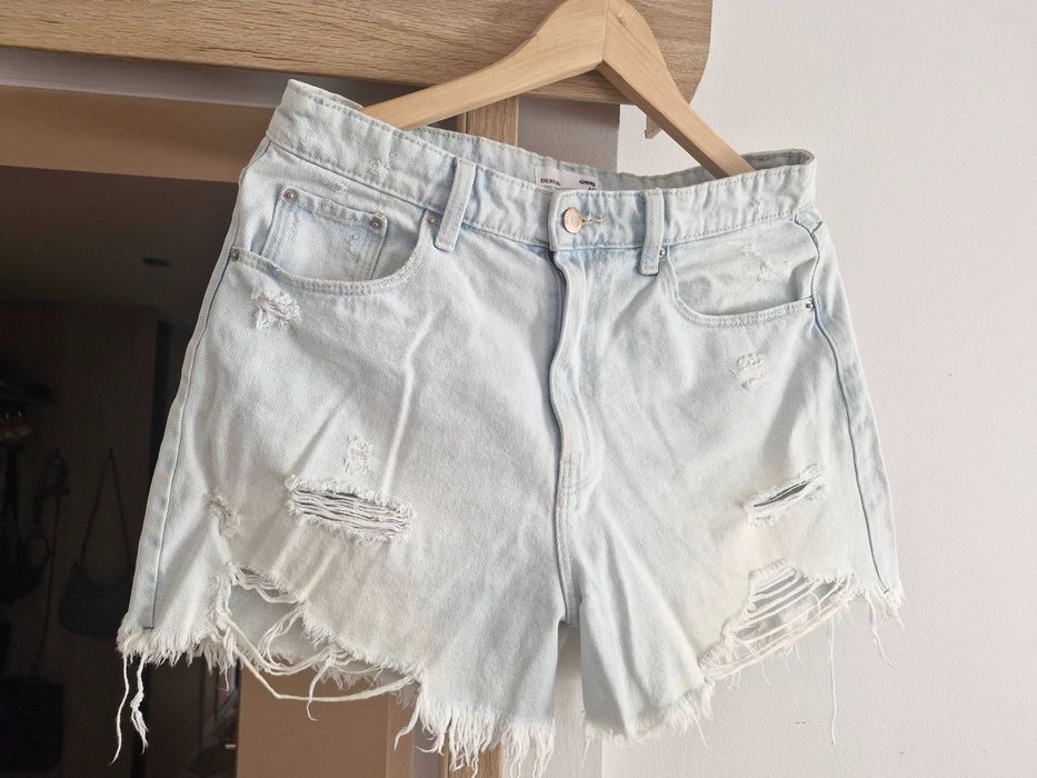 Jasne szorty jeansowe Sinsay Denim w rozmiarze 40