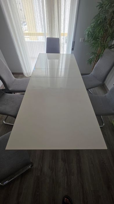 Mesa extensível com 6 cadeiras