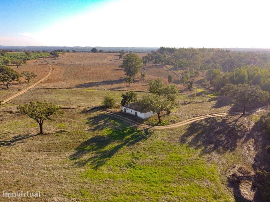 Monte com Ruína — São Domingos E Vale De Água, Setúbal