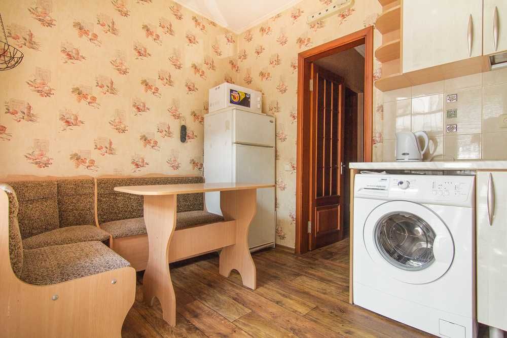 Свет всегда, очень теплая! ЦЕНТР, Базарная, новый дом. Балкон. Хозяйка