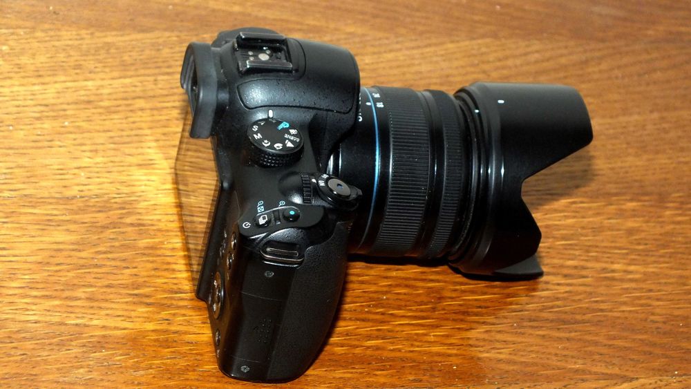 Беззеркальный компактный фотоаппарат Samsung NX10 Body / Объектив 18-55 мм