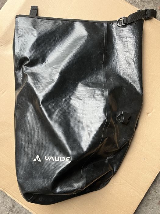 Sakwa na bagaznik Vaude Aqua World Tramp II czarna 24 l