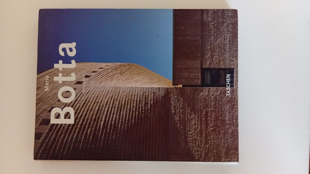 Livro de arquitetura de Arq .Mario Botta,  editora Taschen 1999
