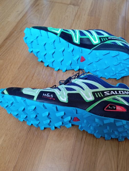 Vendo  sapatilhas em muito bom estado.