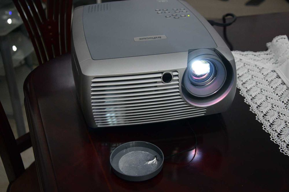 Pojetor Infocus X2