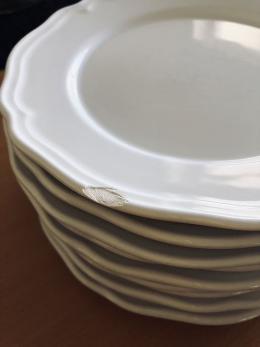 Pratos IKEA porcelânico, tom beje claro