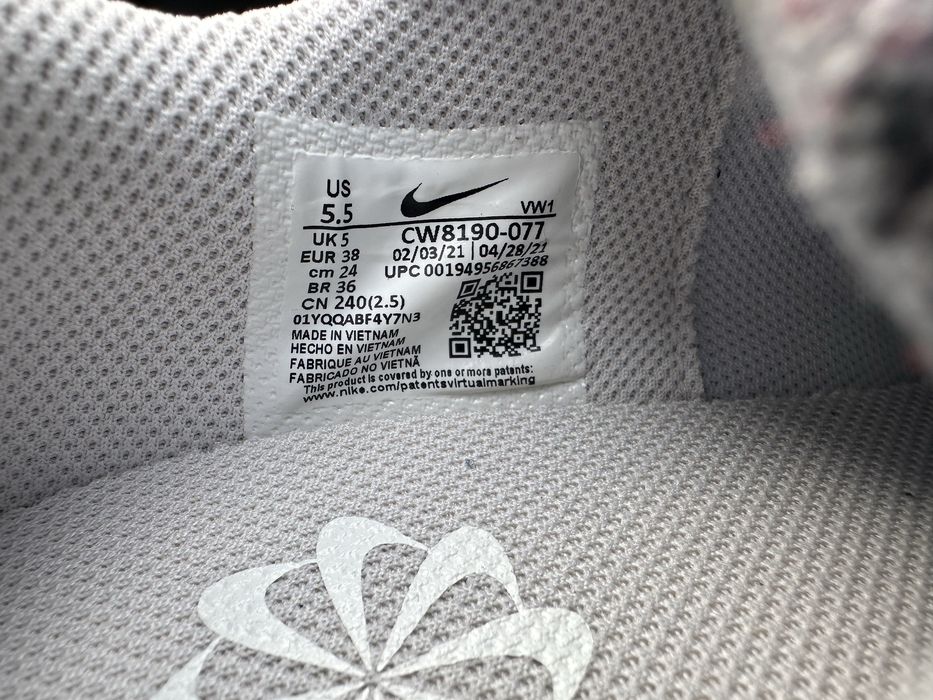 Adidasy r. 38 NIKE materiał NOWE