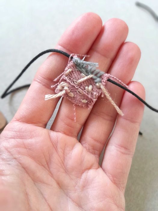 Pulseira de desejo com talismã bordado à mão Sashiko