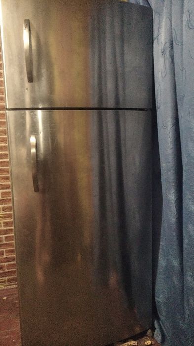Холодильник в гарному стані майже новий торг