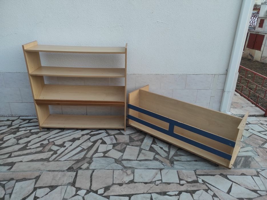 Estante e estante com rodinhas para revista e livros cada