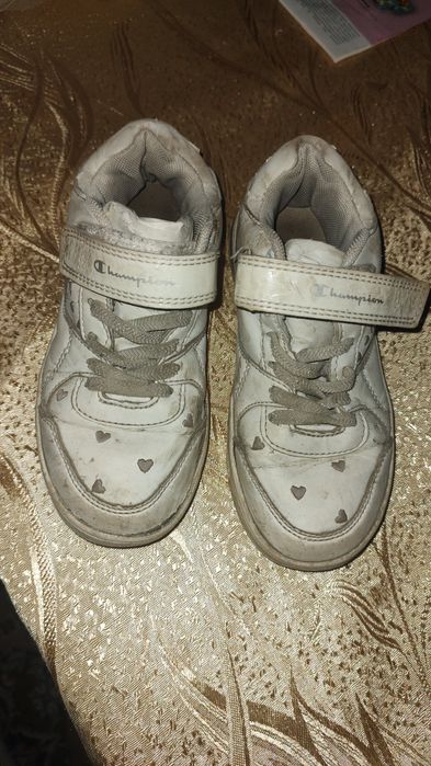 Подарую взуття для дому