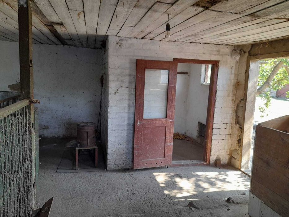 Продається, в селі Бузуків, земельна ділянка 25соток, під забудову.