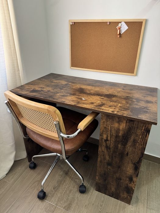 Secretaria e cadeira