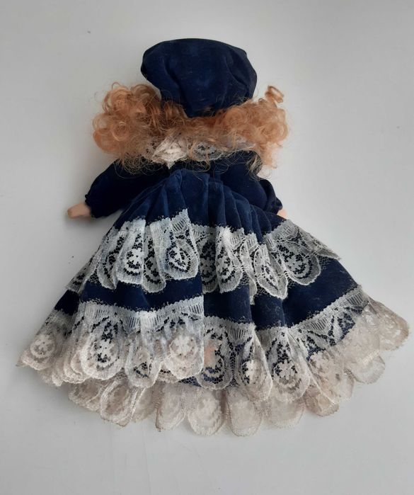 Boneca Antiga em Porcelana