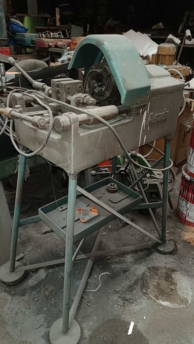 Maquina de abrir roscas em tubo ou ferro