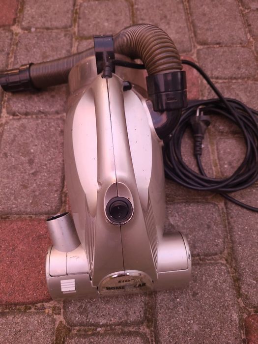 Mały odkurzacz EIC Cyclopower 1000 z rolką